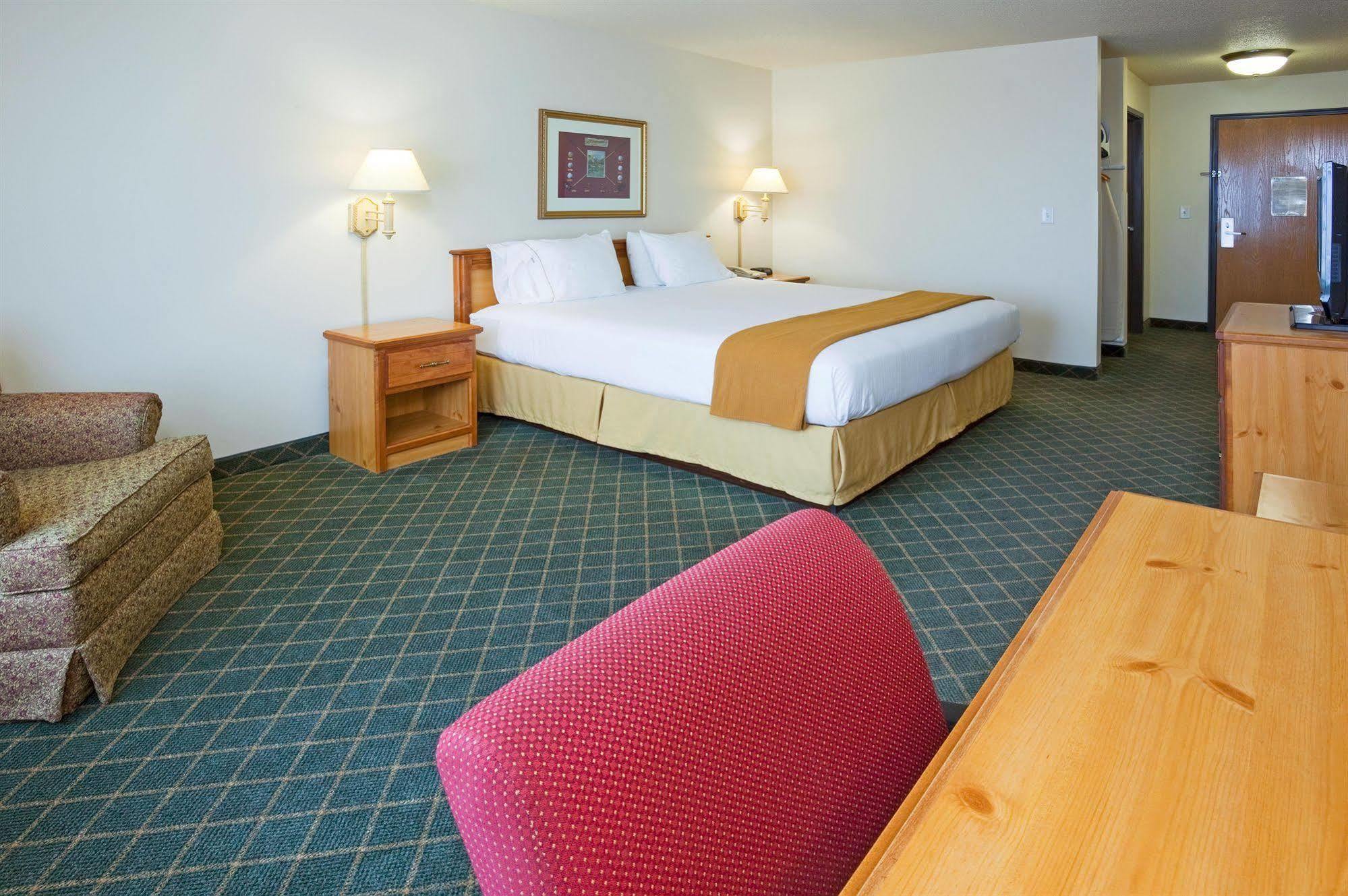 Holiday Inn Express & Suites Yankton By Ihg Номер фото