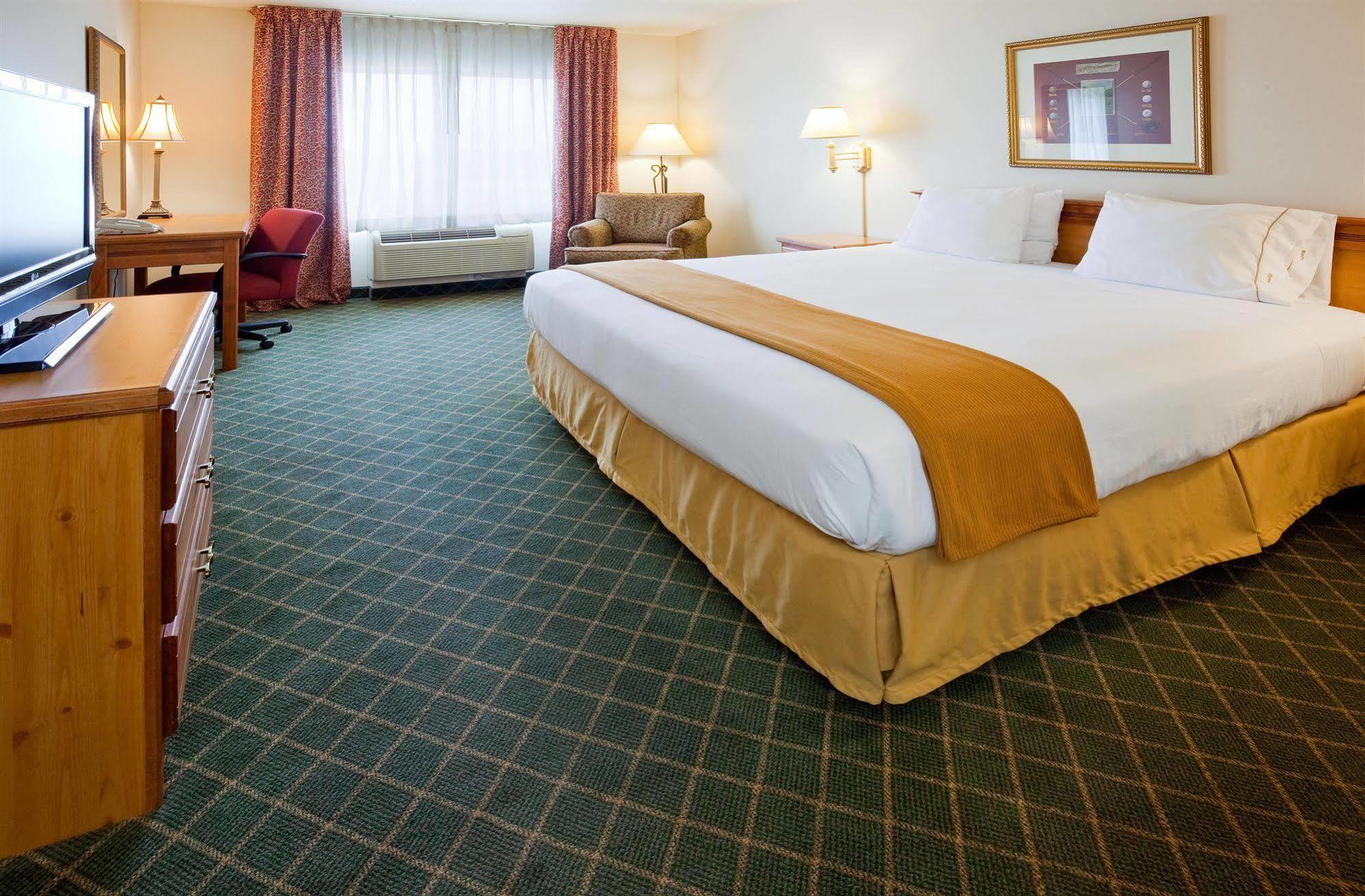 Holiday Inn Express & Suites Yankton By Ihg Номер фото