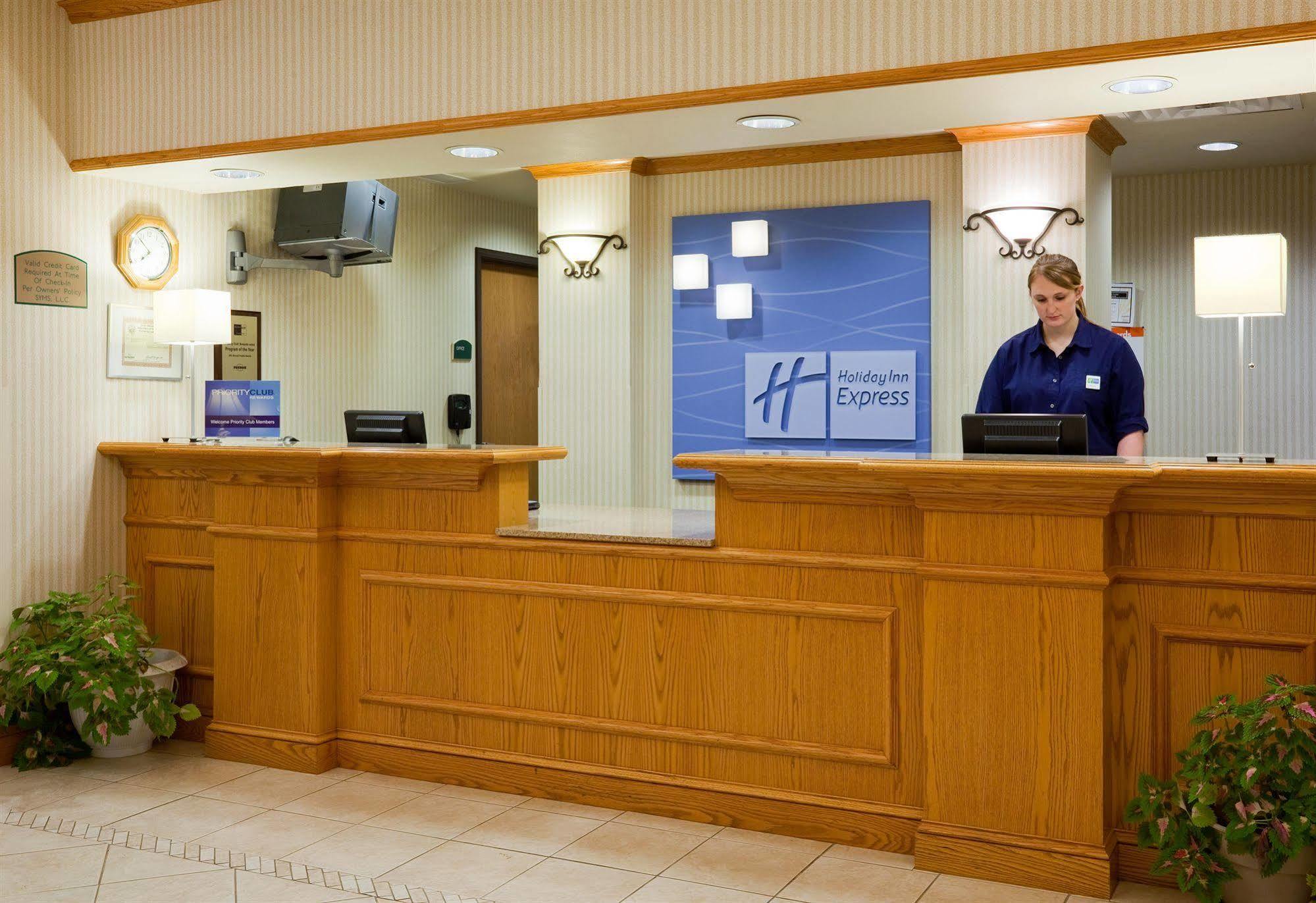 Holiday Inn Express & Suites Yankton By Ihg Интерьер фото