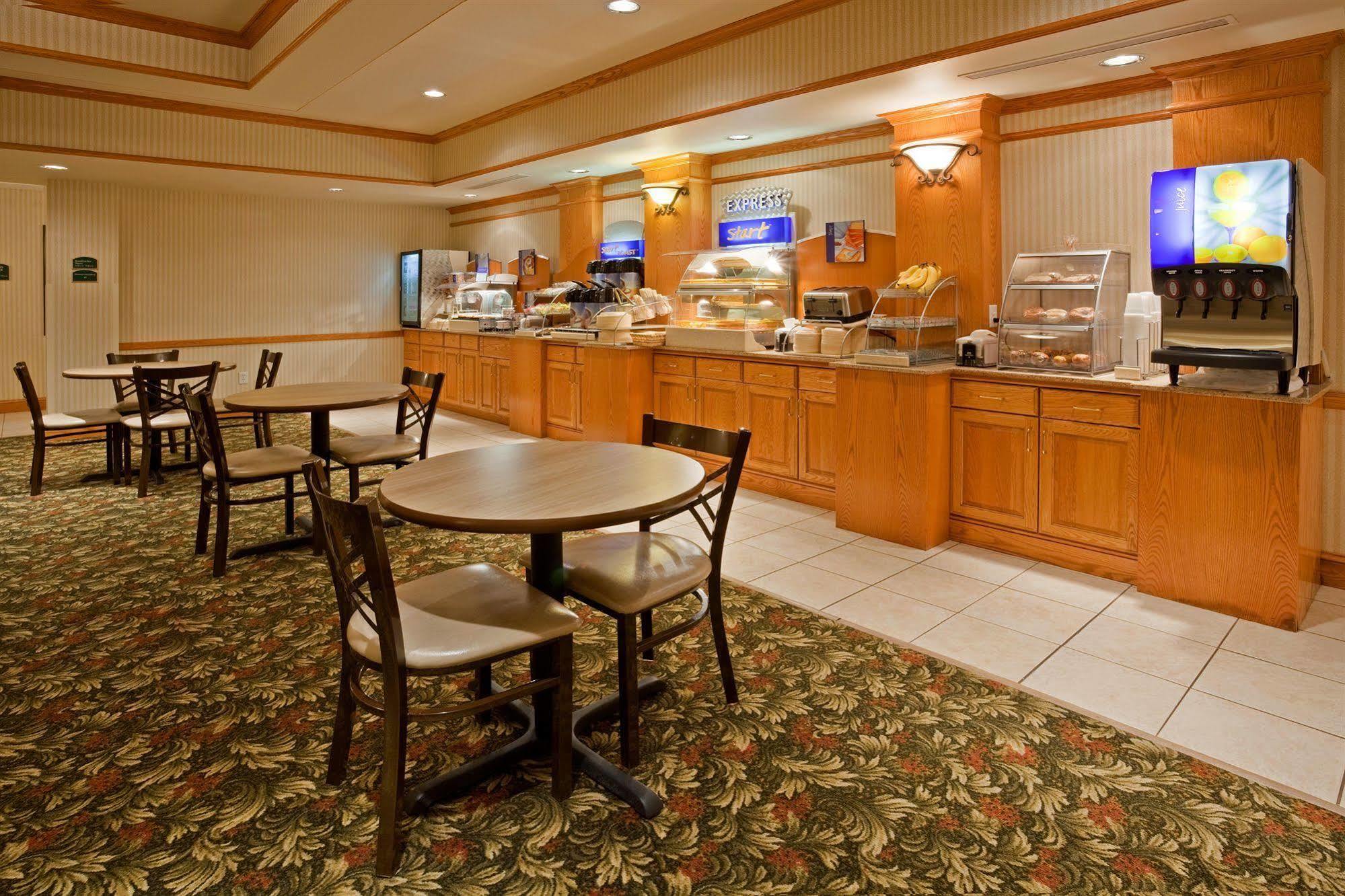 Holiday Inn Express & Suites Yankton By Ihg Ресторан фото