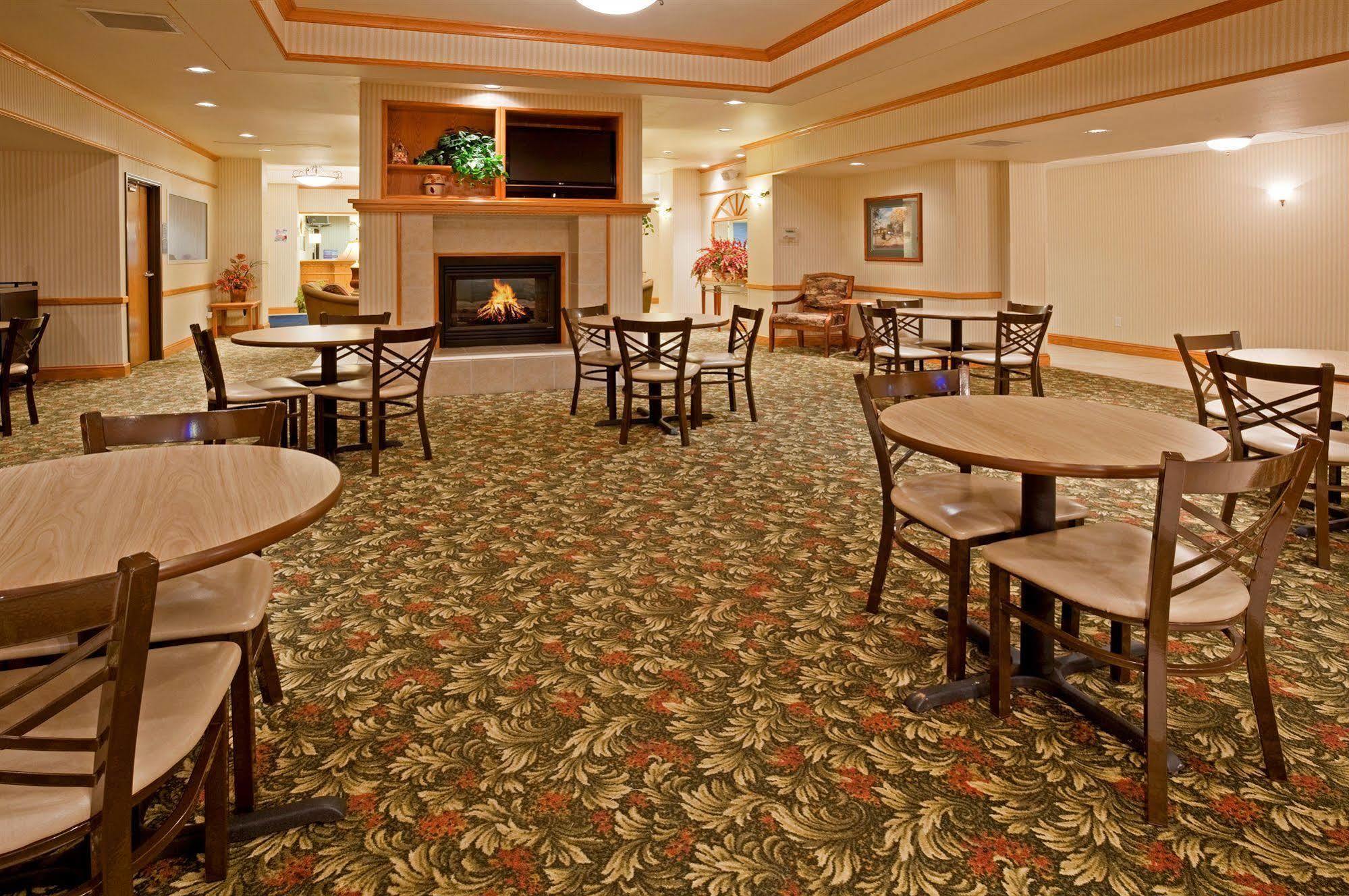 Holiday Inn Express & Suites Yankton By Ihg Ресторан фото